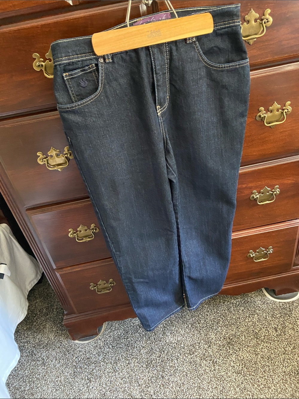 Gloria Vanderbilt, “Amanda” style, very dark wash jean. Size 12p.
